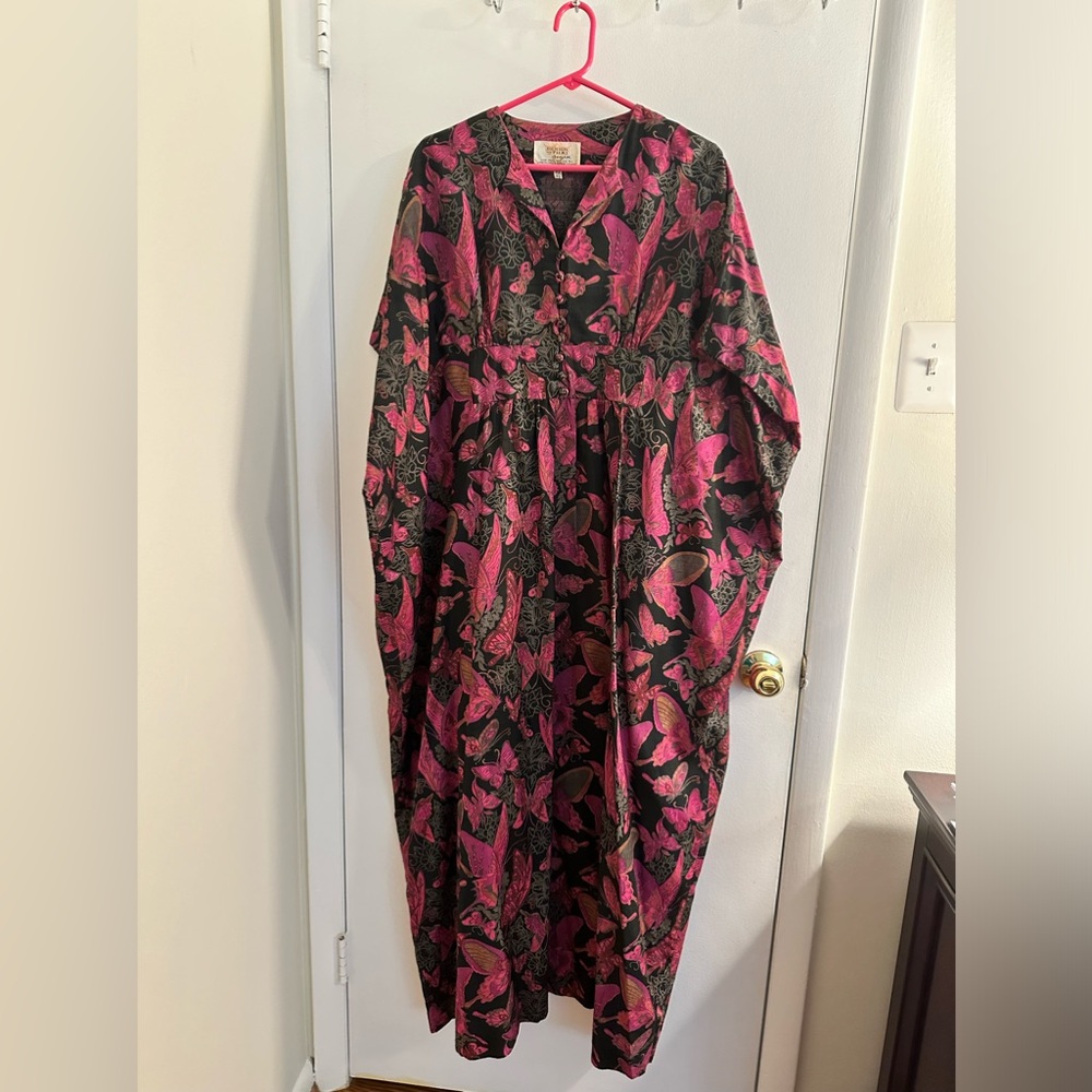 Vintage 100% pure silk hostess gown size medium/large